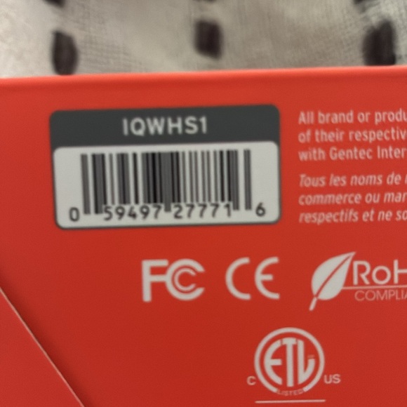 Black Portable Speaker and charger in one with Superior Audio Quality - Picture 5 of 5